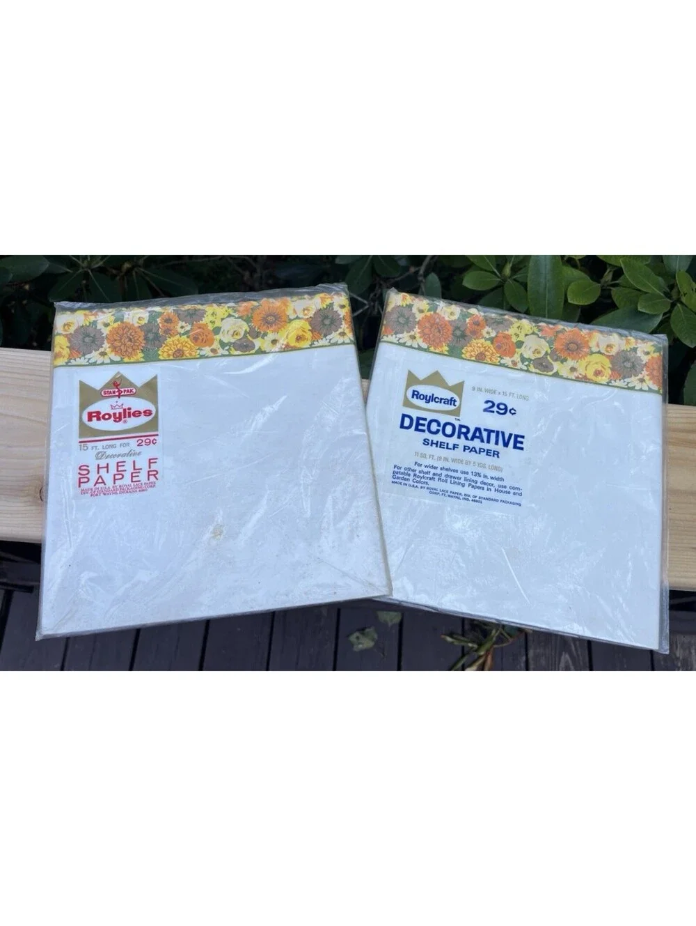 Vintage STAN-PAK Roylies Shelf Paper Flower Lot Of 2 60/70s